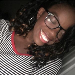 Meet your Posher, Caysi